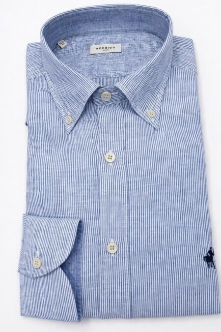 Camicia lino-cotone linea sottile blu piegata
