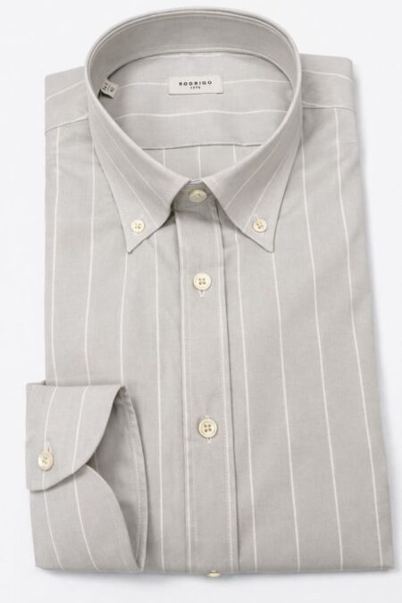 Camicia grigio riga bianca piegata