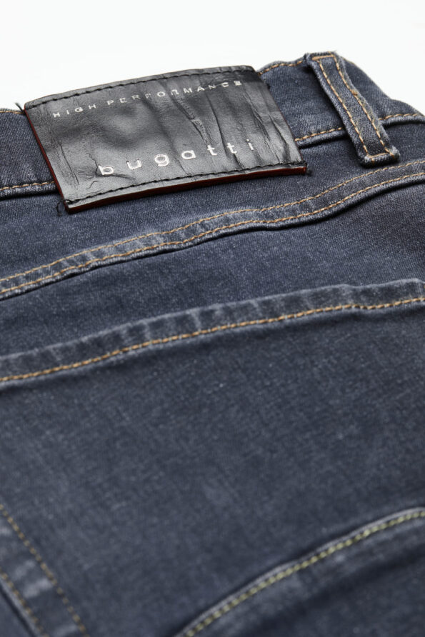 Pantalone jeans grigio close up anteriore