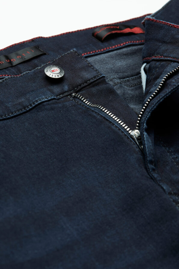 Pantalone jeans blu notte close up frontale