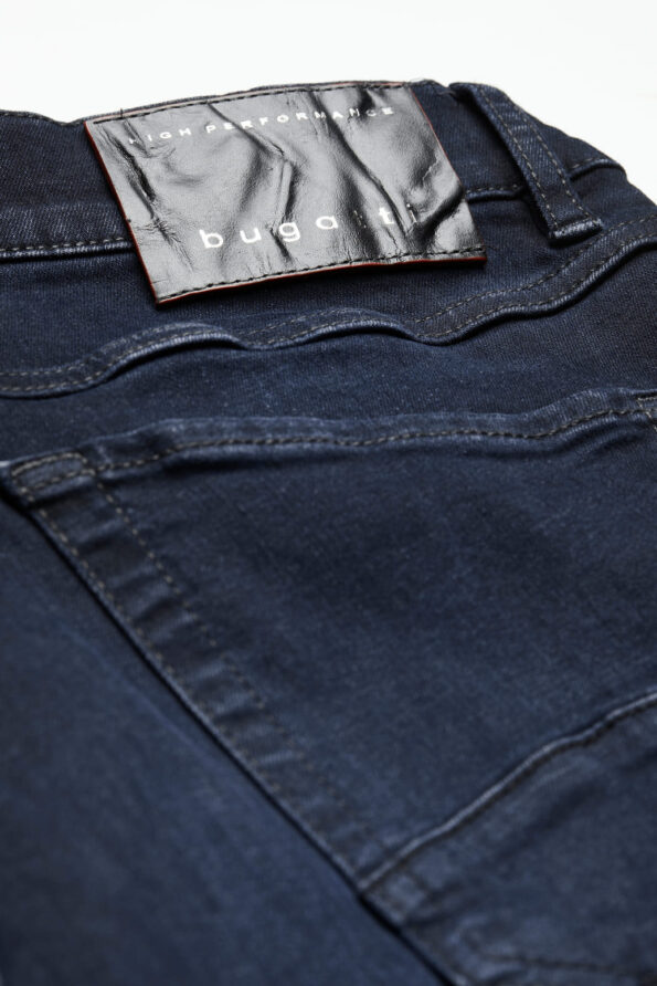 Pantalone jeans blu notte close up posteriore